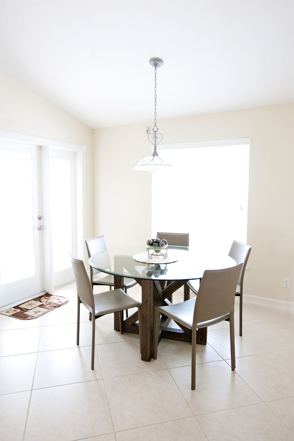Breakfast area also overlooking the water. Sitting for 6. 