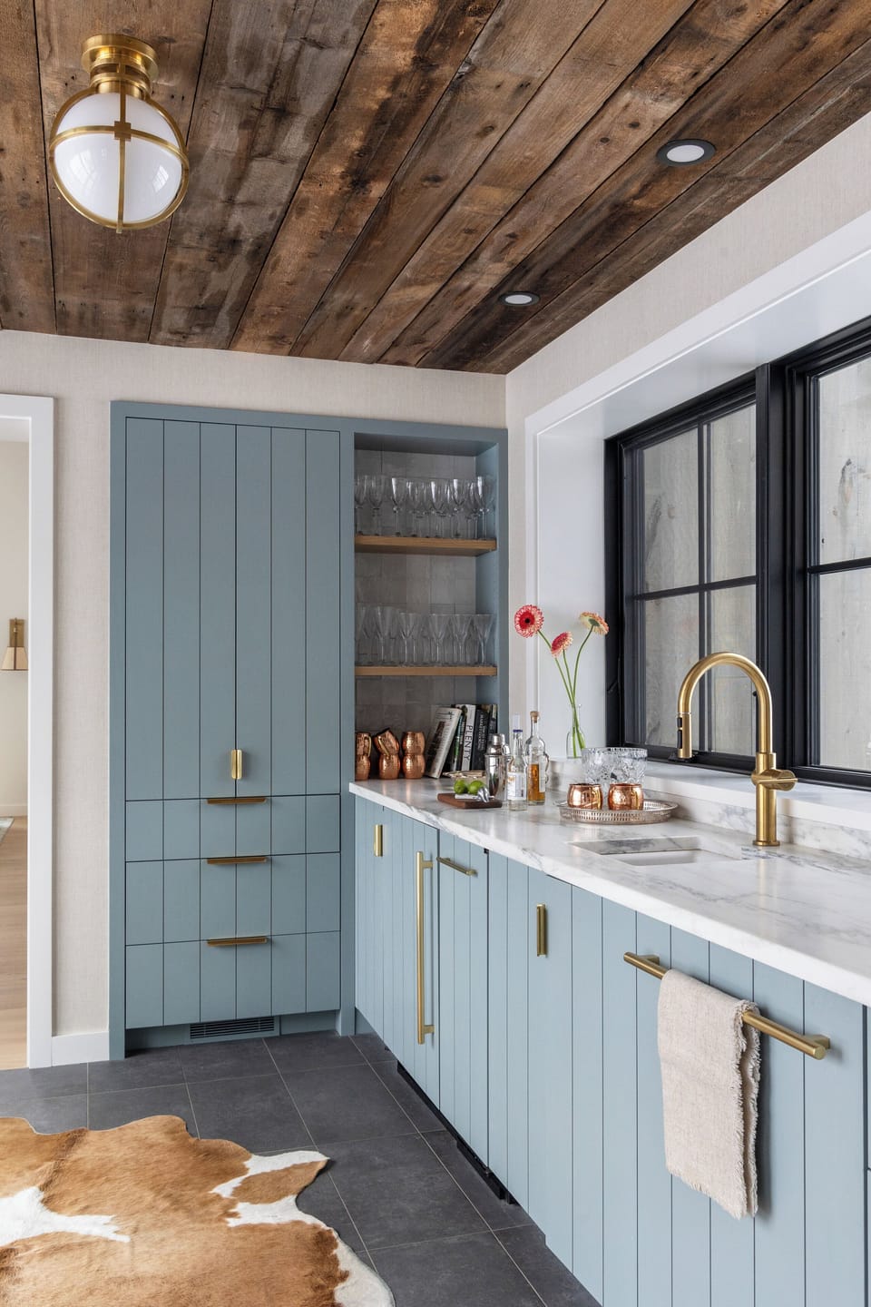 Bar area with ice maker, dishwasher and beverage fridge