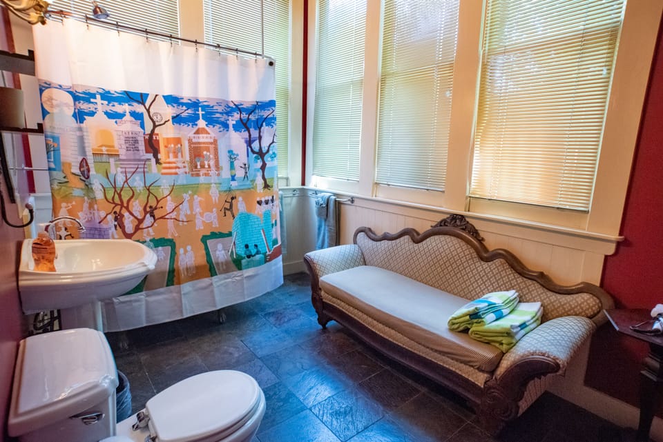 Mardi Gras Suite bathroom