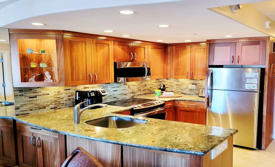 Complete gourmet kitchen with all the amenities!!!