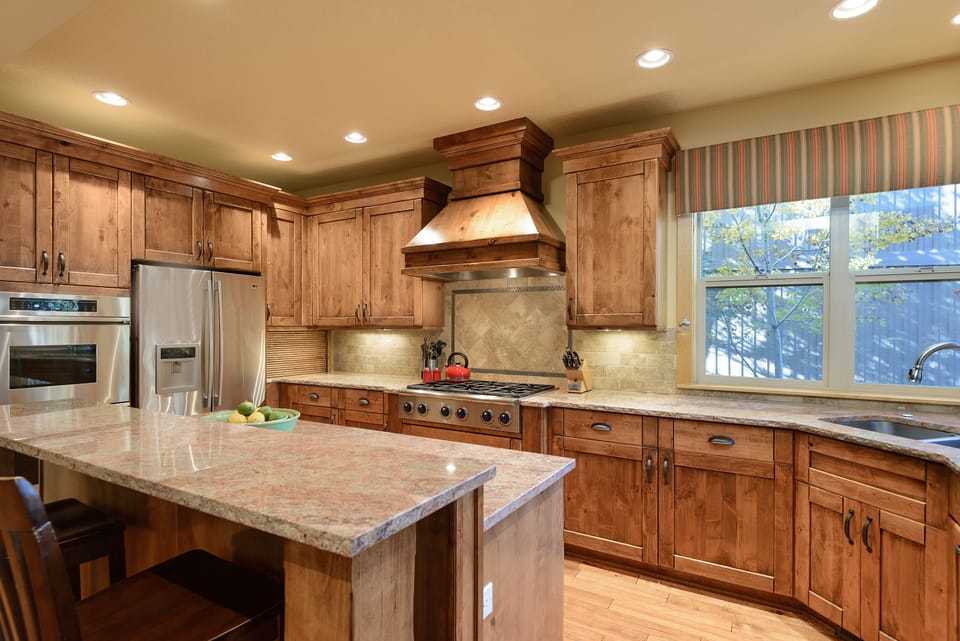 Gourmet kitchen with Dacor 6 burner stovetop and double Dacor ovens.