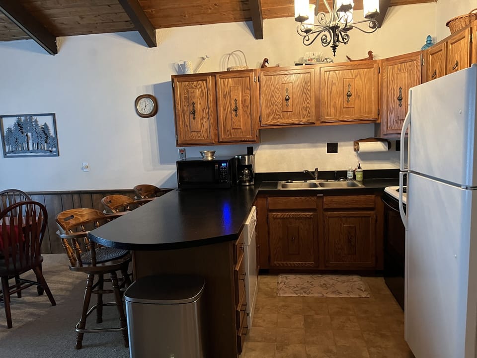 Full kitchen 