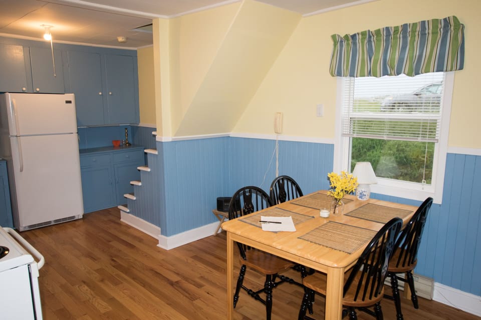 Kitchen/Dining Area