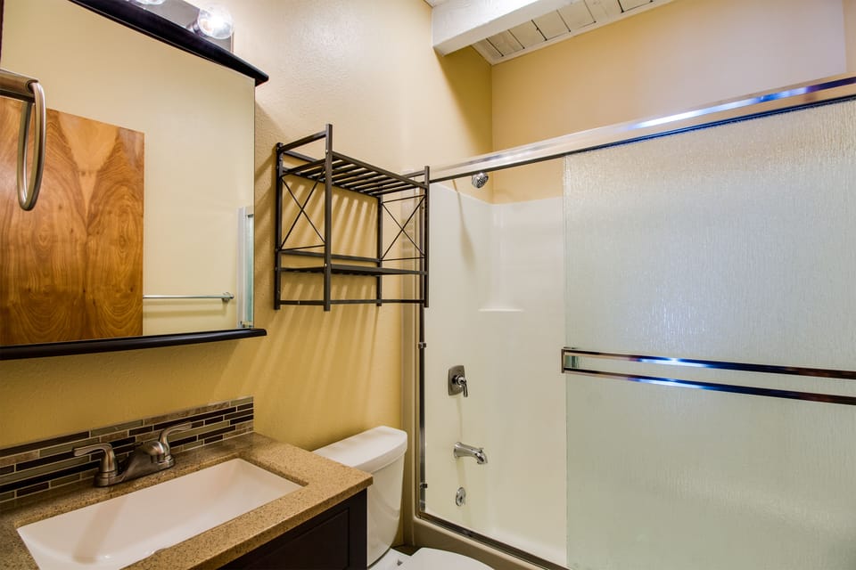 Full Bathroom - Main Level
