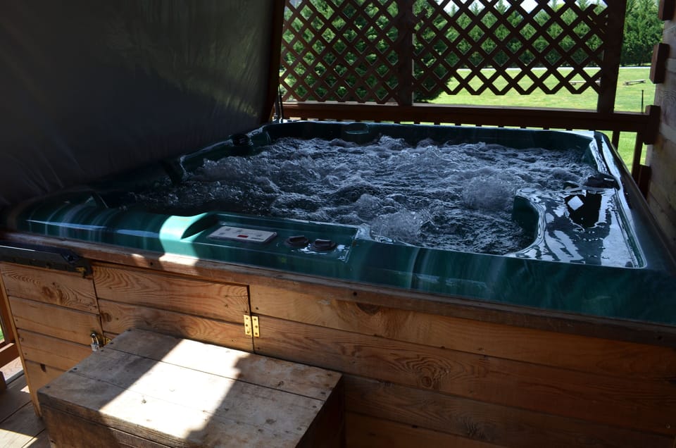 Tub will seat 5-6 people