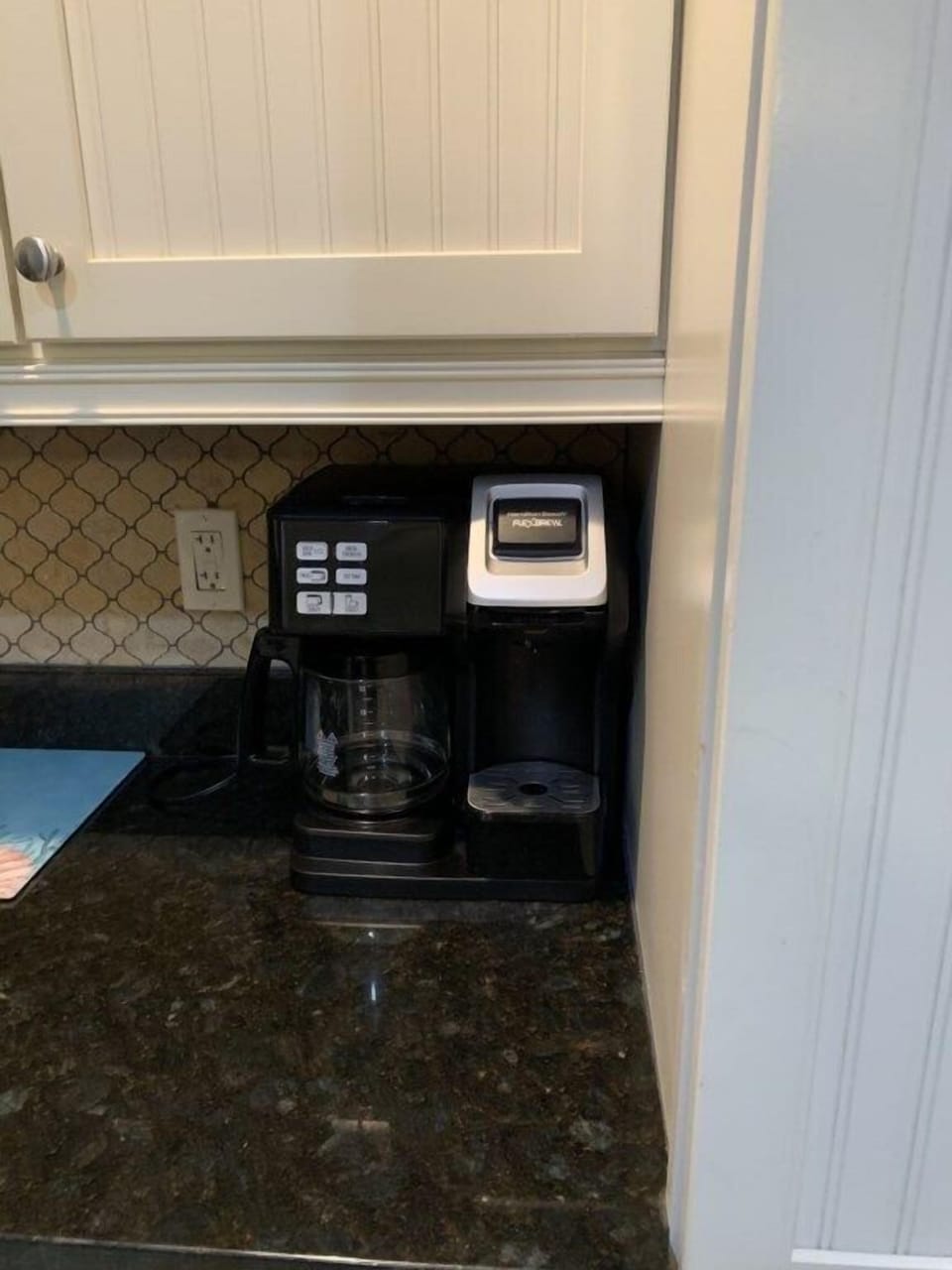 Coffee maker - K-cups and coffee pot