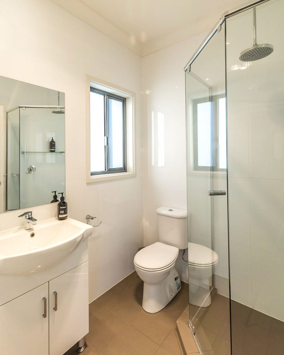 Ensuite to main king bedroom