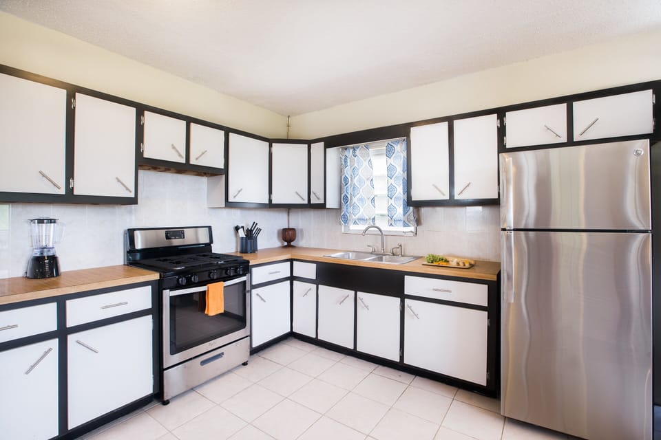 Microwave, toaster, coffee maker help to make your vacation a breeze