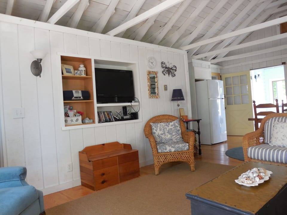 Great Room- cable tv and wireless internet
