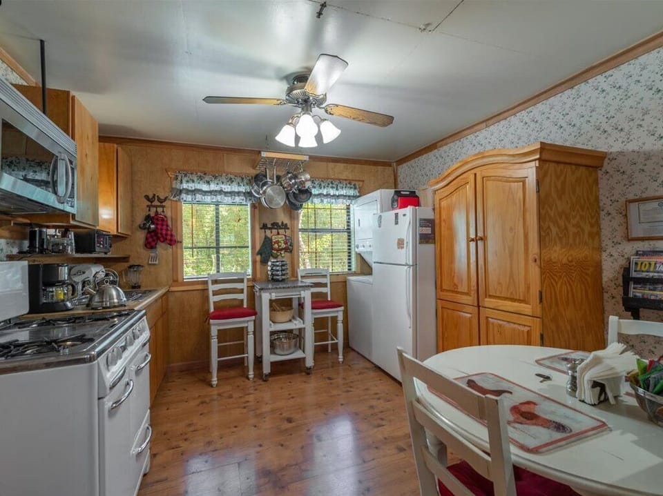 Large fully equipped kitchen to explore your culinary interests