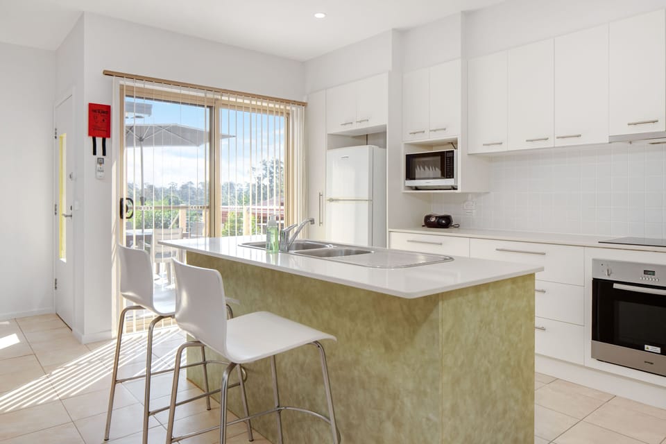 No5 - kitchen with island benchtop
