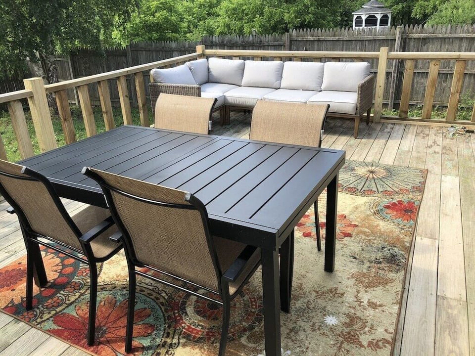 Outdoor seating area and eating area