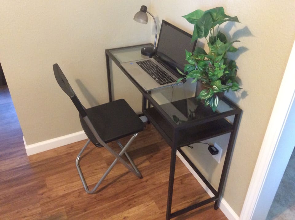 Laptop desk