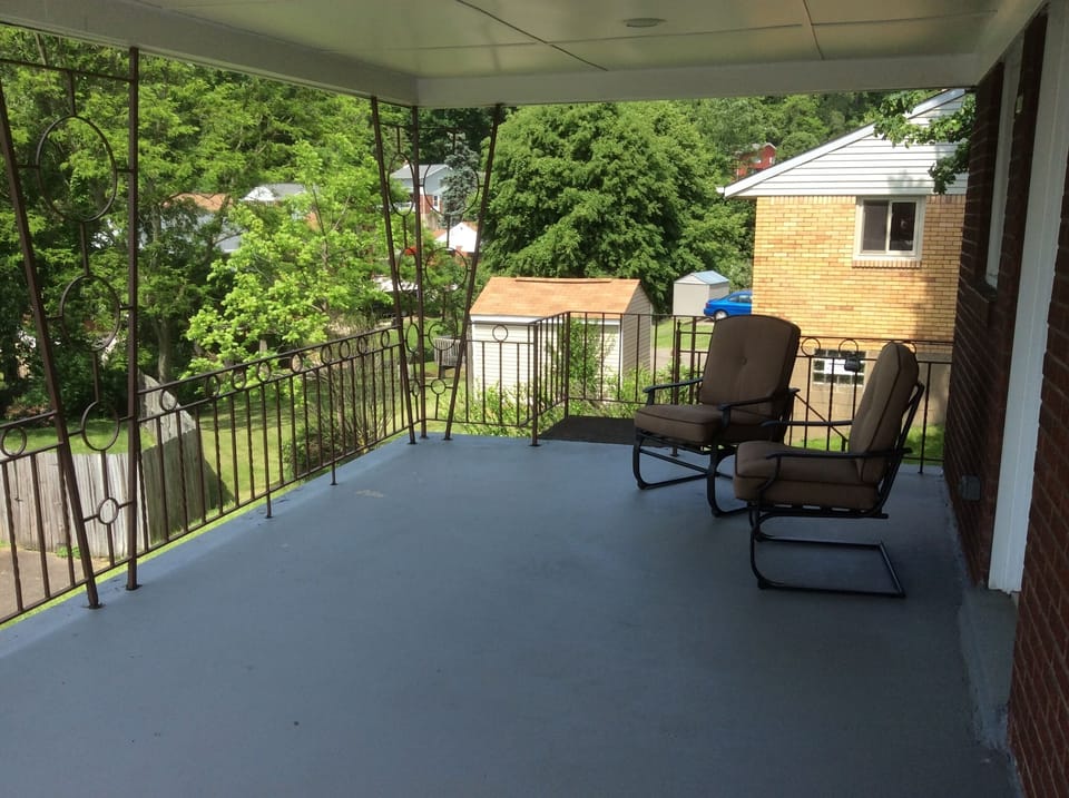 Covered deck with panoramic view