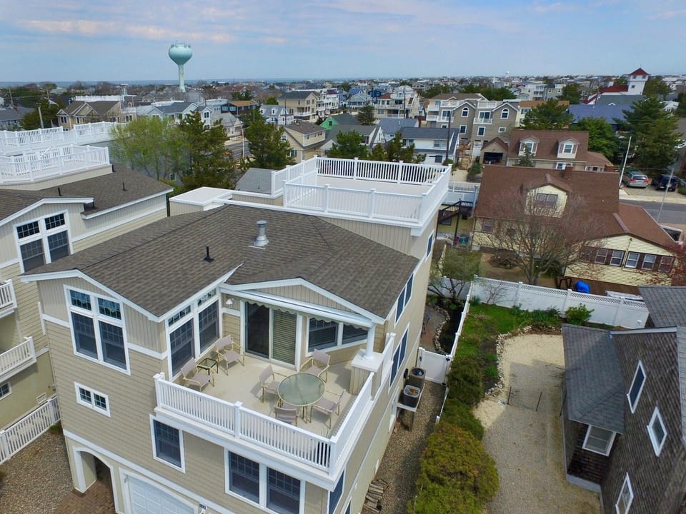 Walking distance to Beach Haven restaurants and shops. Leave your car at home!