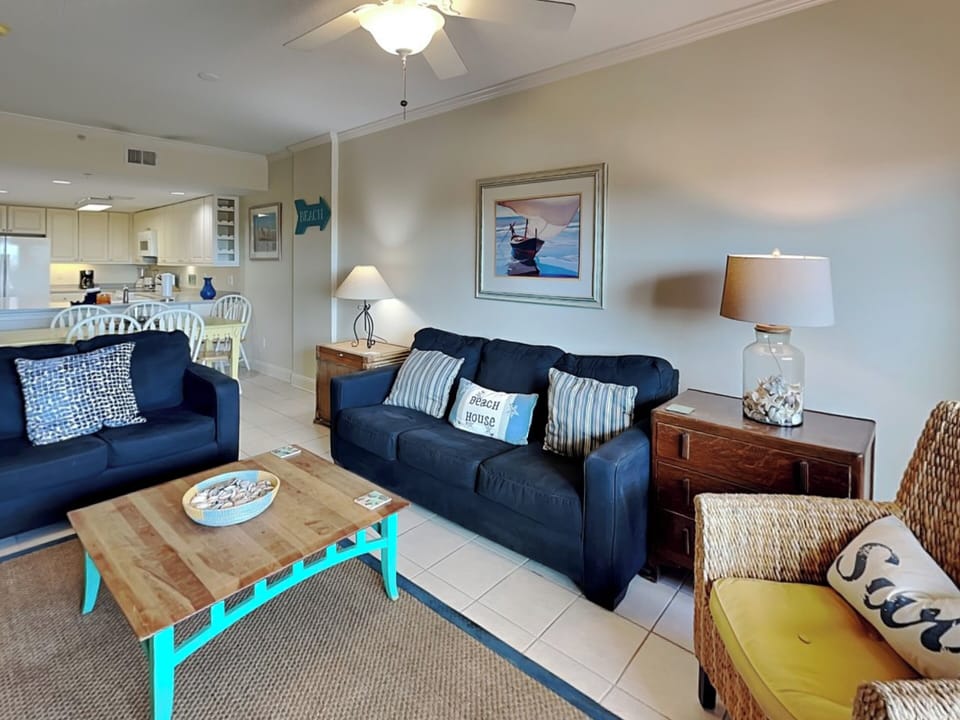 Living Area w/ Sleeper Sofa