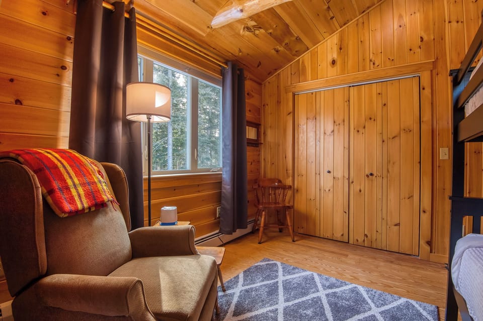 Upstairs Bedroom - Twin Bunkbed