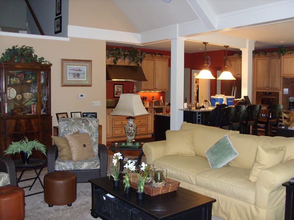 Open concept eat in kitchen w/KitchenAid Stainless professional appliances.