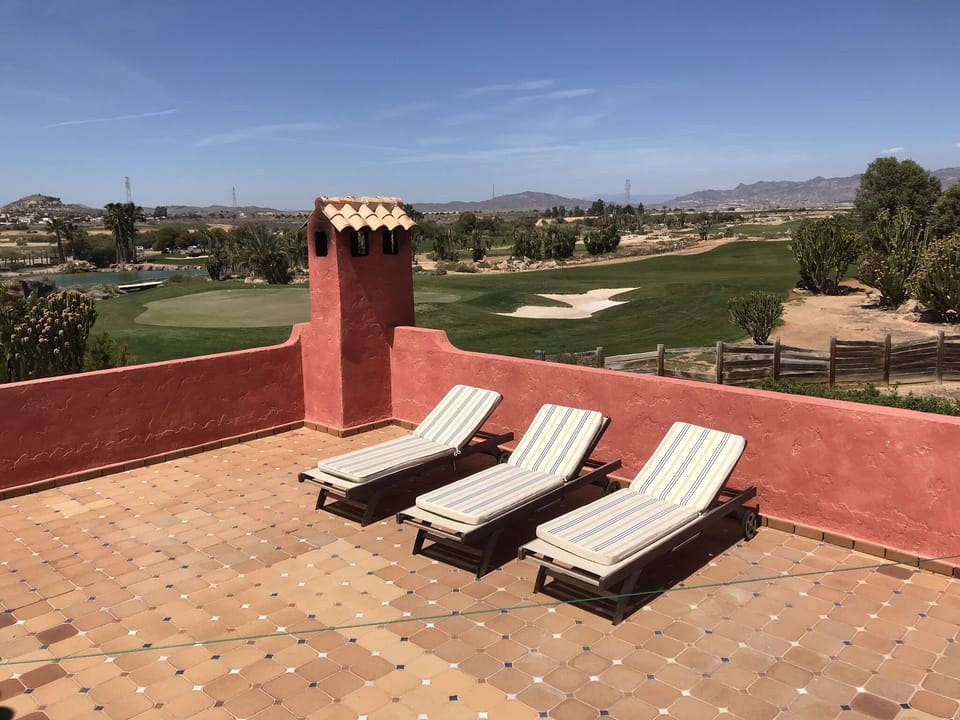 Privacy sun bathing area on the roof