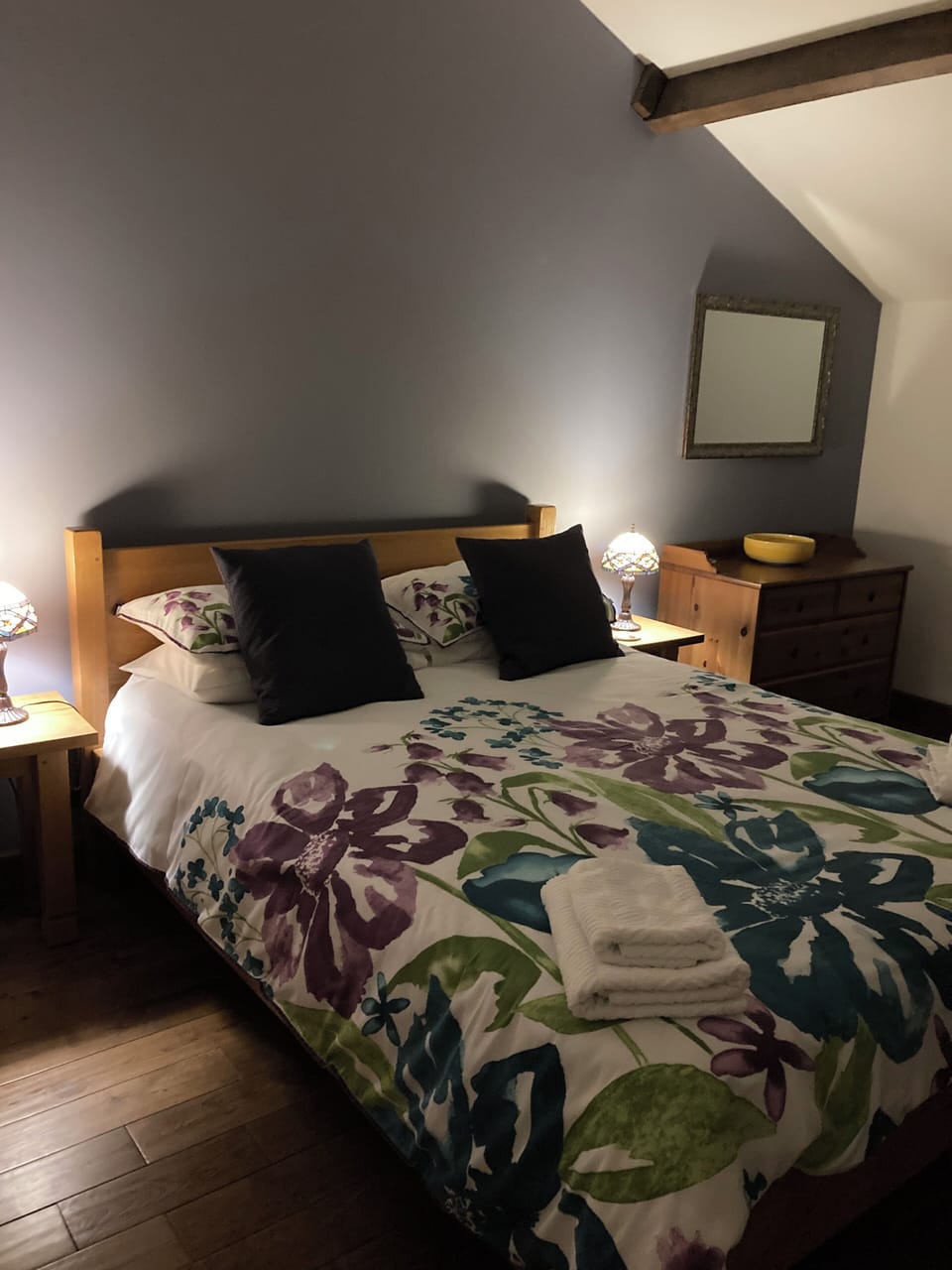 Bedroom 6
1 x King