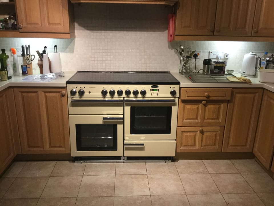 Kitchen range - 2 ovens and 5 ring ceramic hob