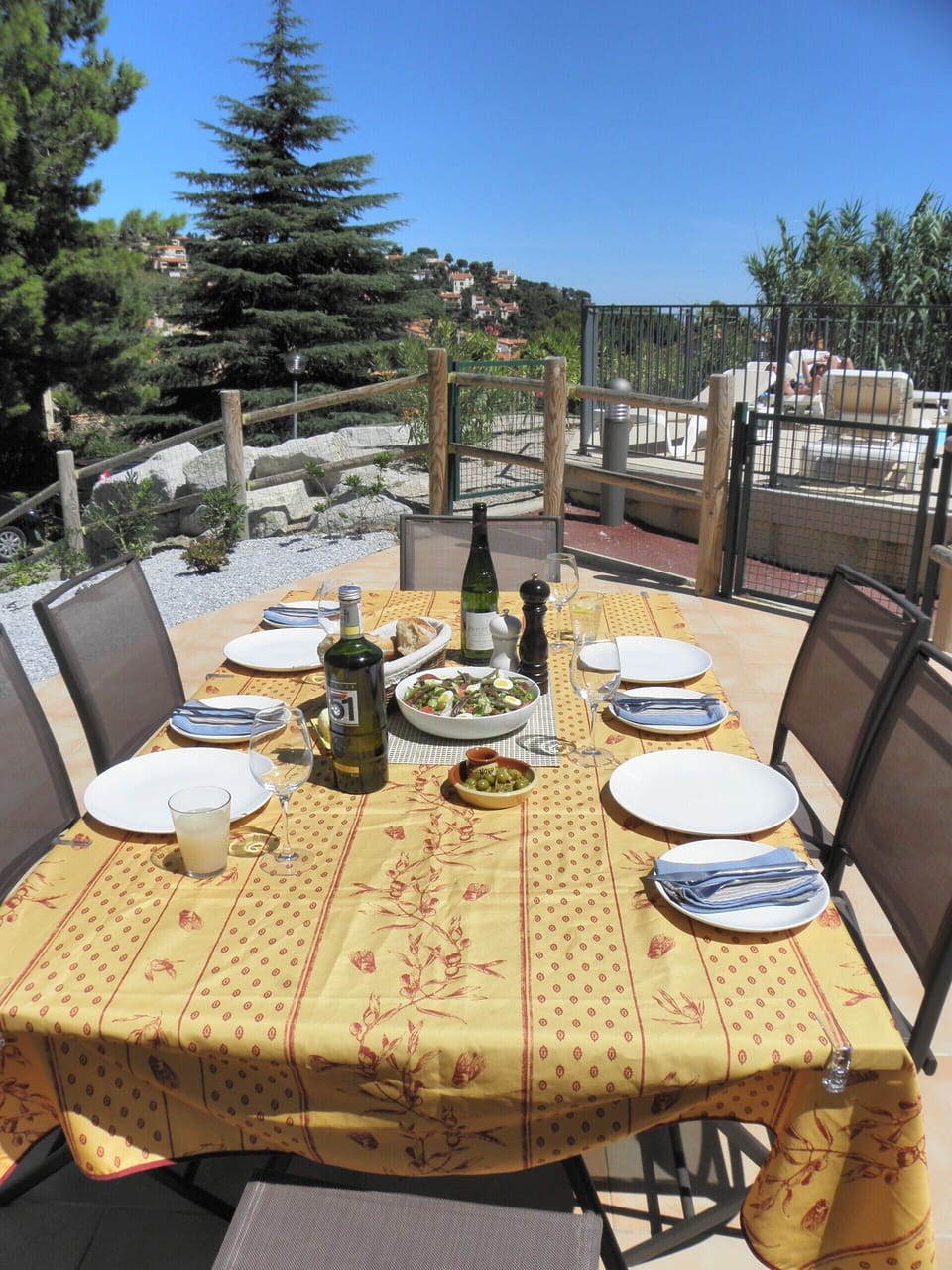 Fantastic table for al fresco meals