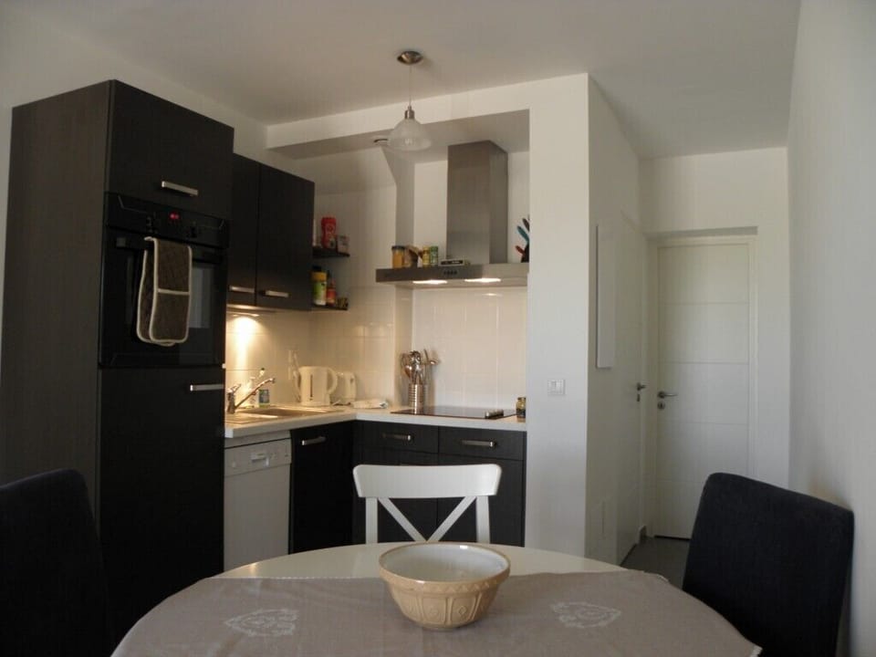 Brand new, fully equipped kitchen