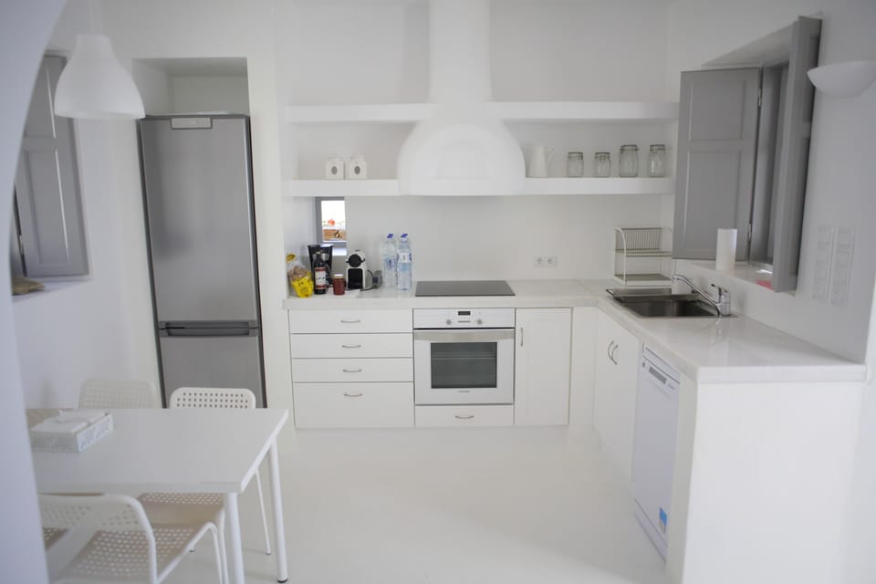 Traditional character kitchen including all amenities needed!