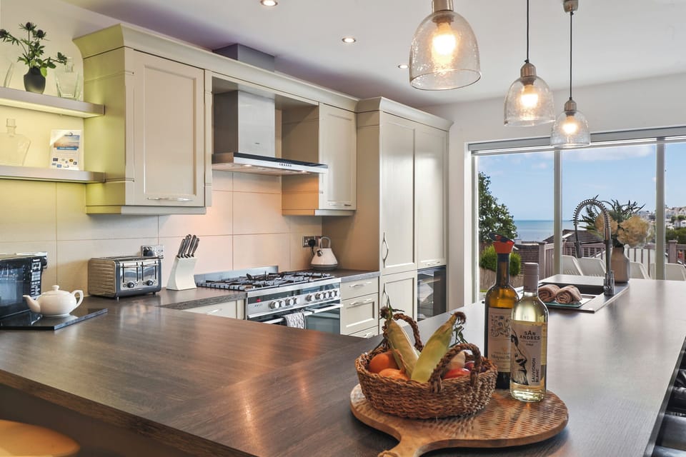 Hot Tub, Sea Views and Log Burner