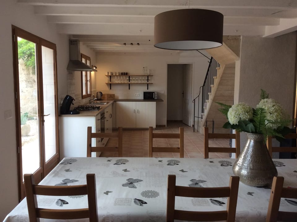 Stylish, brand new, well equipped kitchen. 