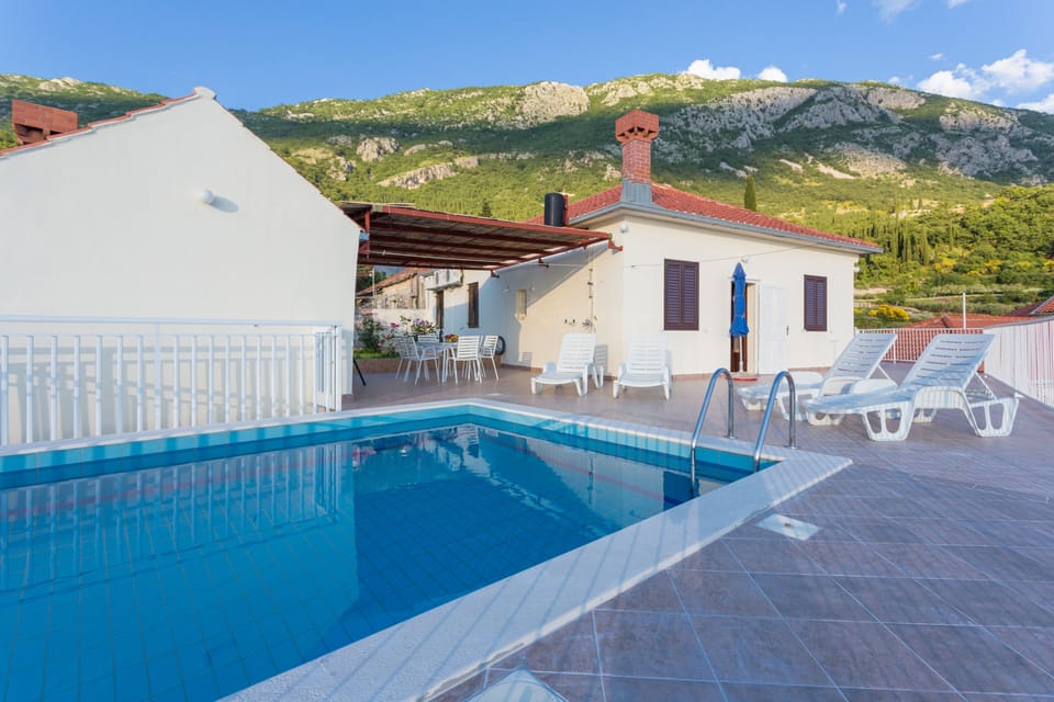 Pool-house