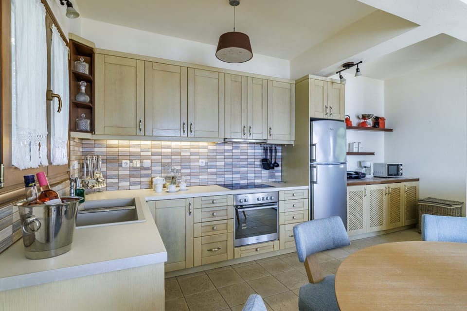 fully equiped kitchen with all needed utensils, fridge, stove, dishwasher etc