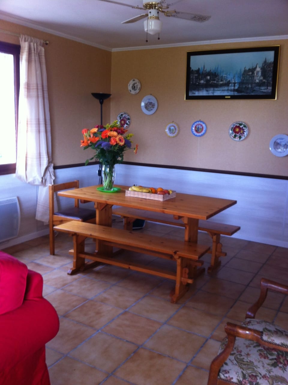 Sitting room breakfast dining area