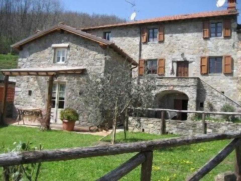 Charming restored stone house in the hills 