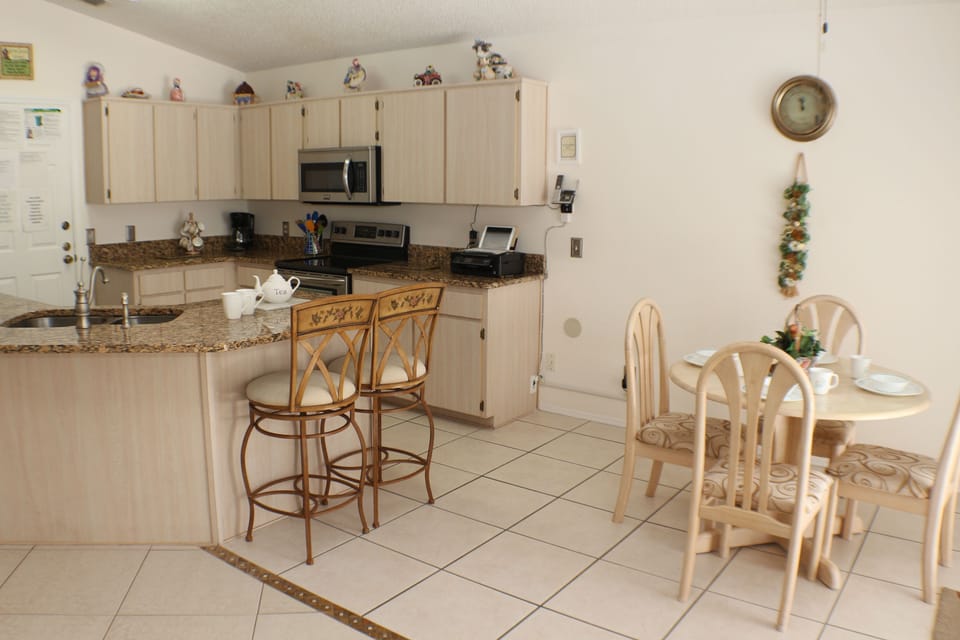 Kitchen & Breakfast Area.