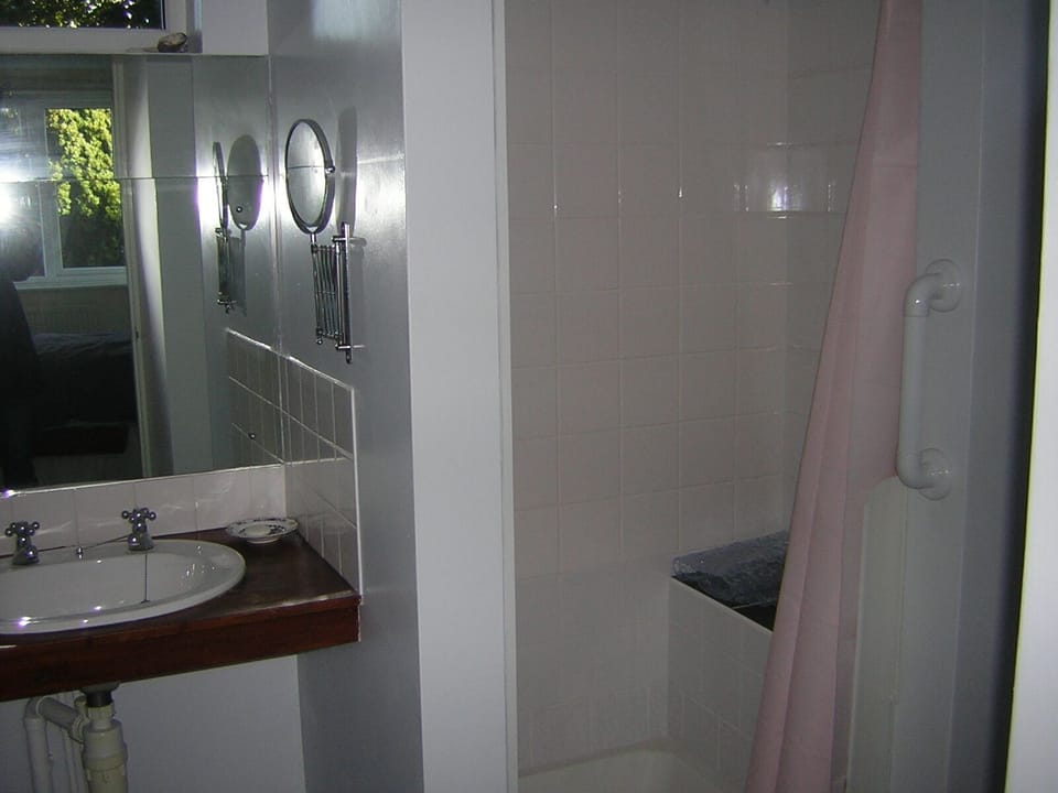 Shower Room.