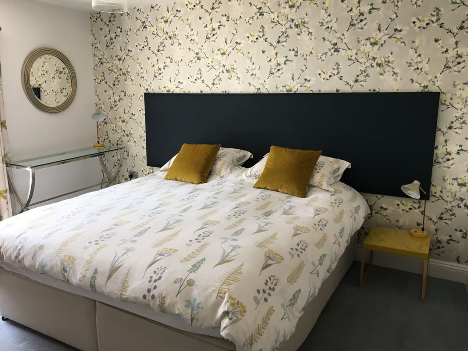 Master bedroom - super king or twin