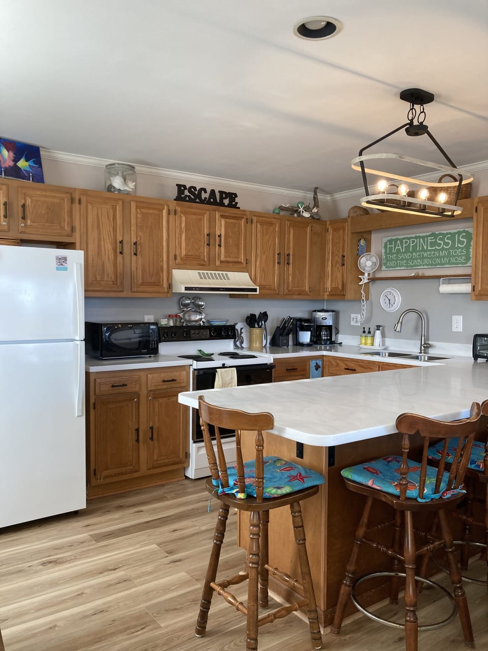 Fully equipped kitchen with a large bar.