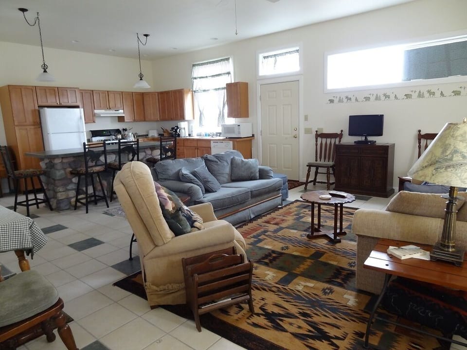 O'Carroll's Cabin 1, living room and kitchen view