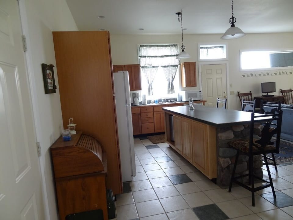 O'Carroll's Cabin 1, kitchen view