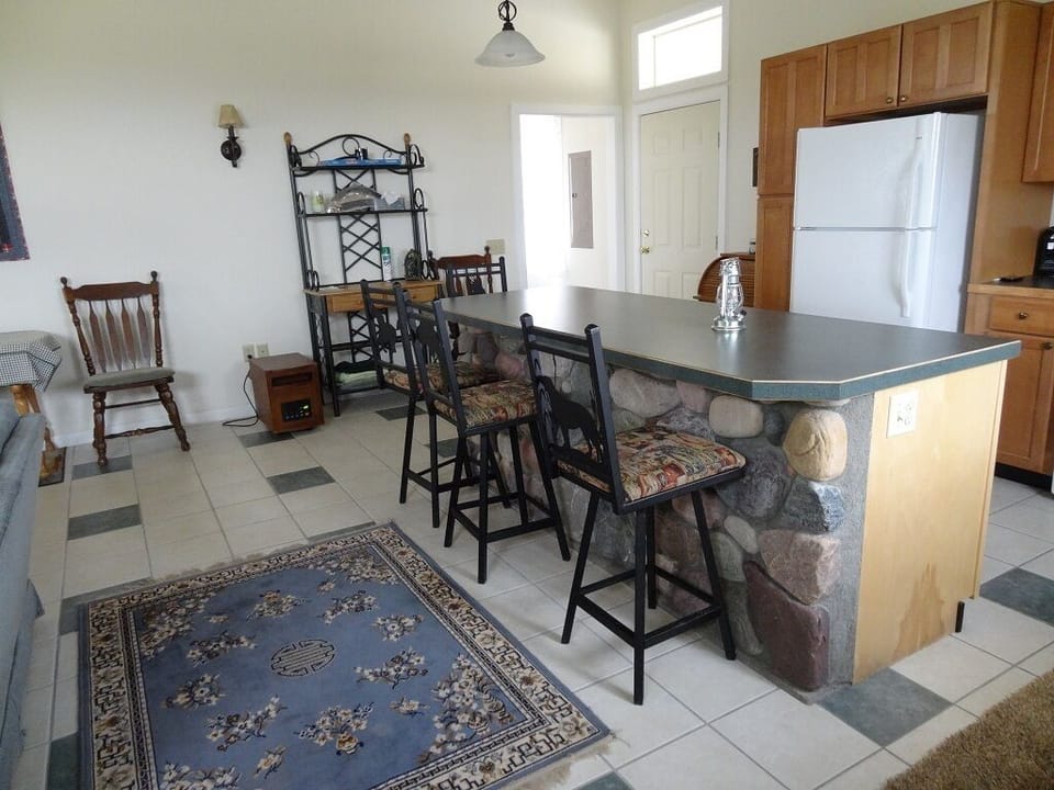 O'Carroll's Cabin 1, kitchen and dining area
