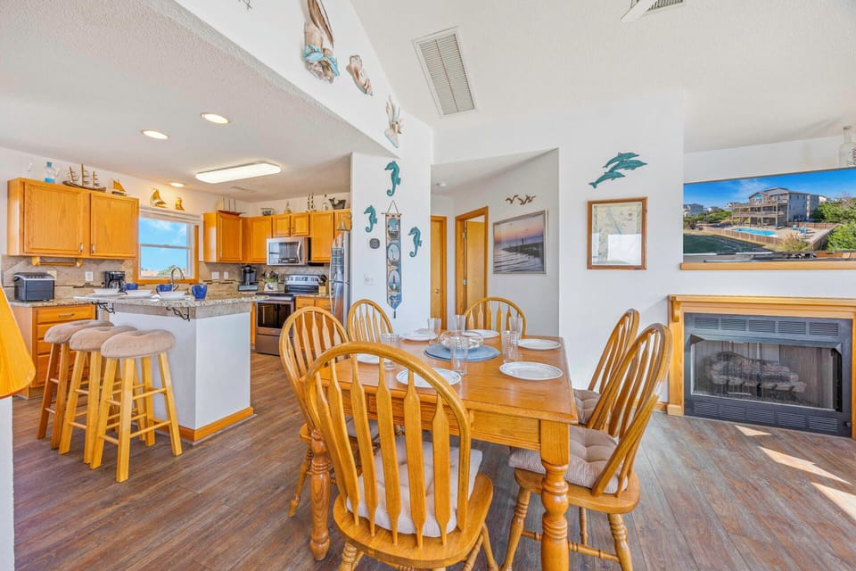 Surf or Sound Realty - 854 - Crewe's Nest - Dining Area -3