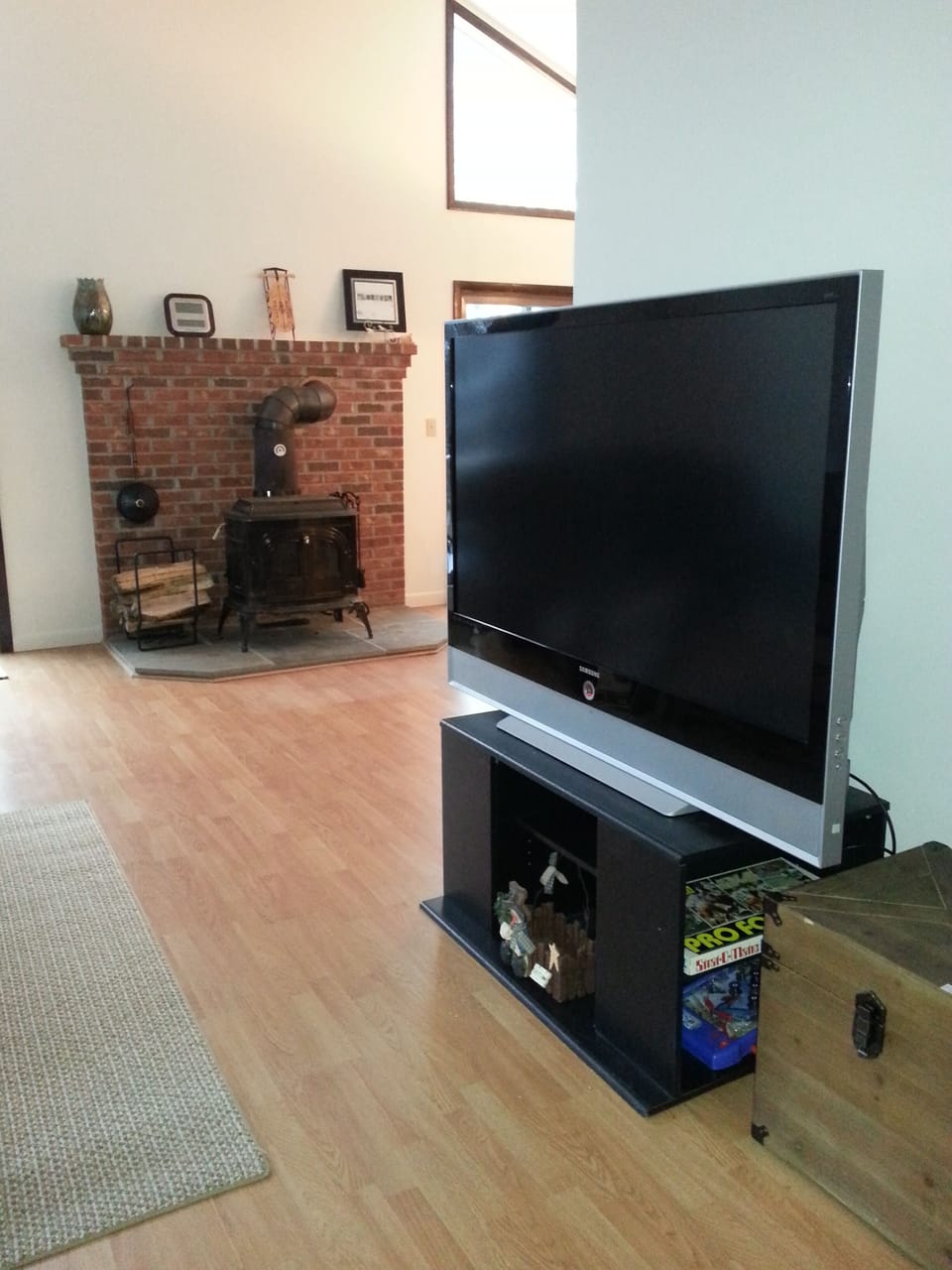 Large Screen TV and Wood Stove in Living Room. Wi-Fi throughout the house.