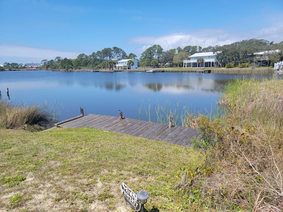 Private dock on canal lagoon - kayak/Paddle boat launch and fishing! 