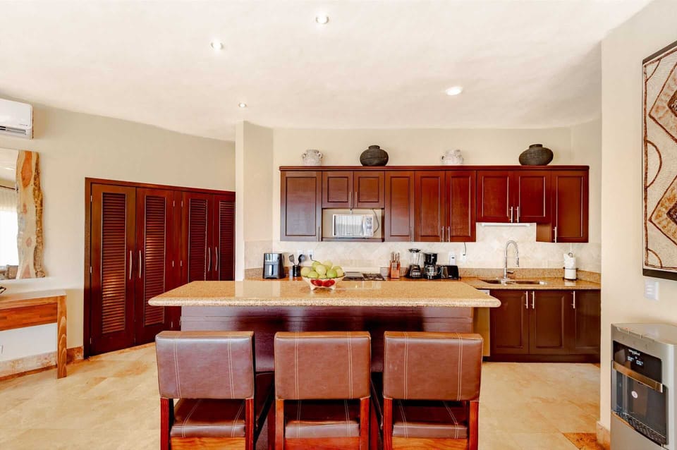 Breakfast Bar & Island For Food Prep