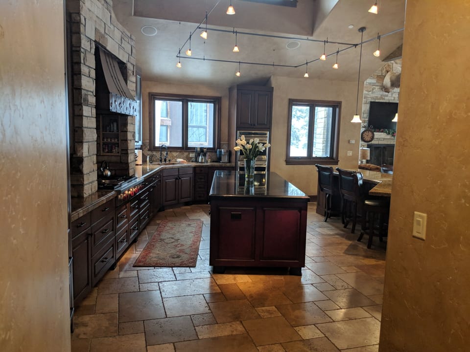 entry to kitchen