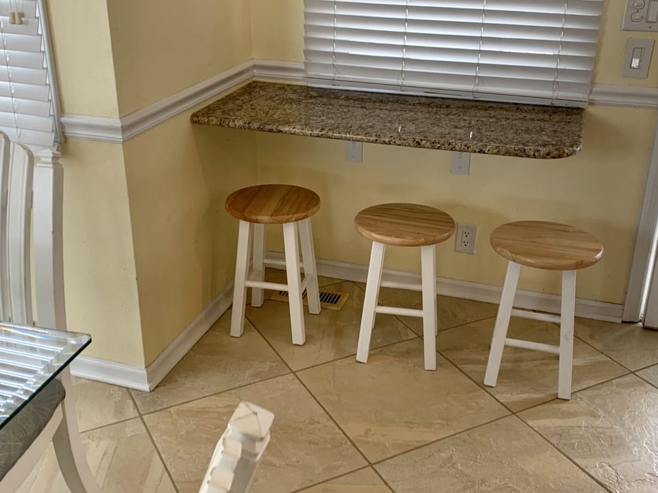 Additional seating/serving in dining area 