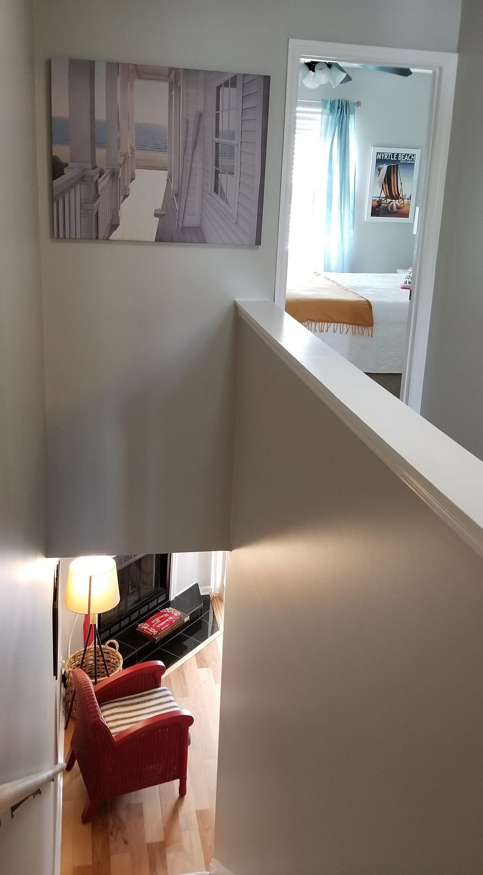 upstairs hallway between the two bedrooms