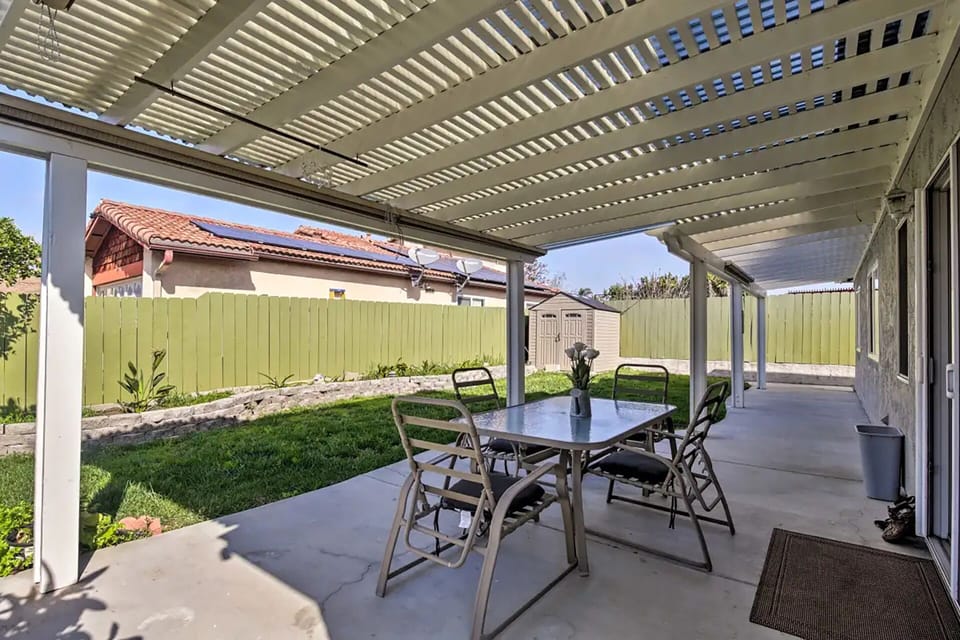 Covered Patio & Table