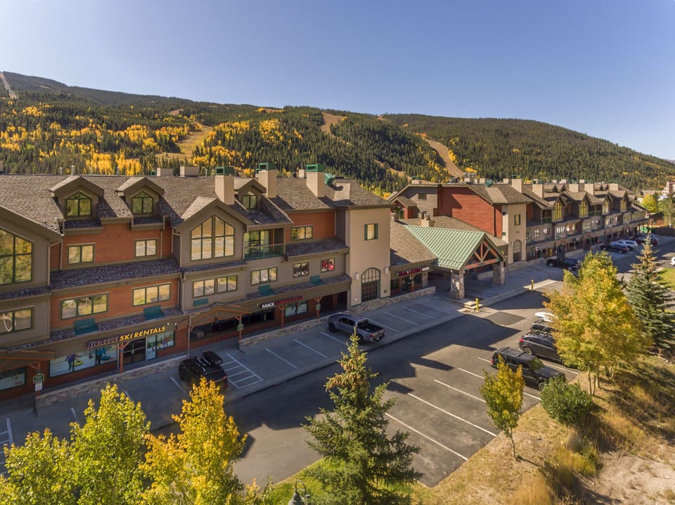Gateway Lodge--Unit 5093 is on the building SOUTH side facing the ski runs.  
